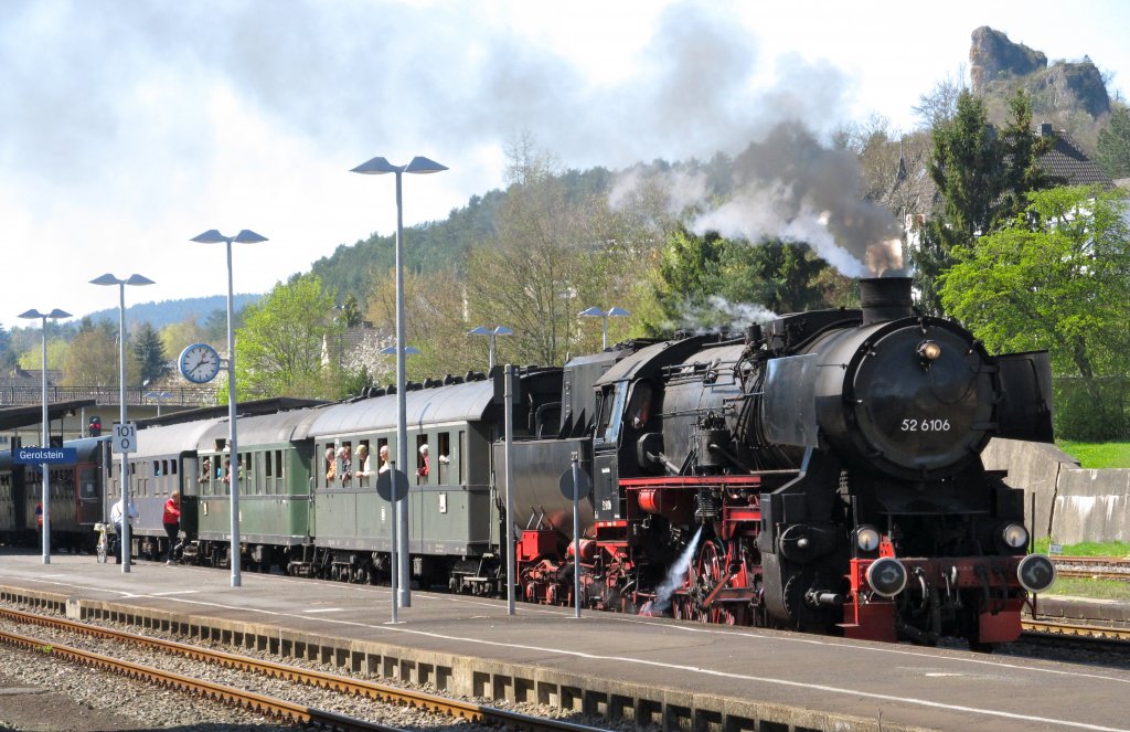 52 6106 am 9.4.2011 in Gerolstein auf Gleis 3.