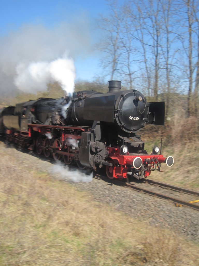 52 6106 auf dem Weg von Ulmen nach Gerolstein