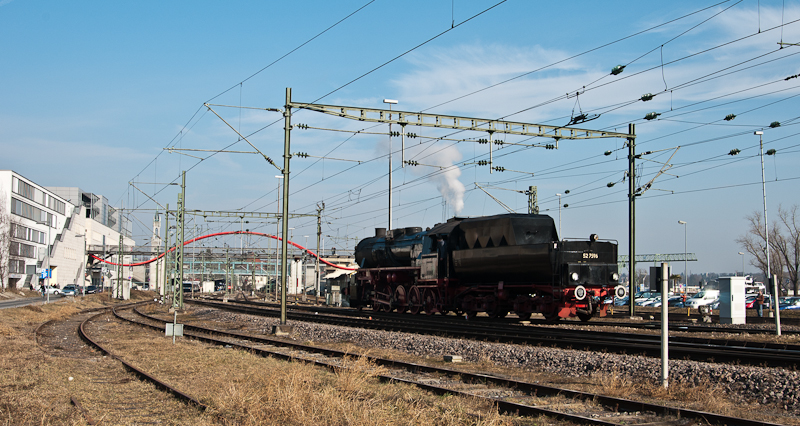 52 7596 der EFZ am 12. Februar 2011 in Konstanz beim Rangieren.
