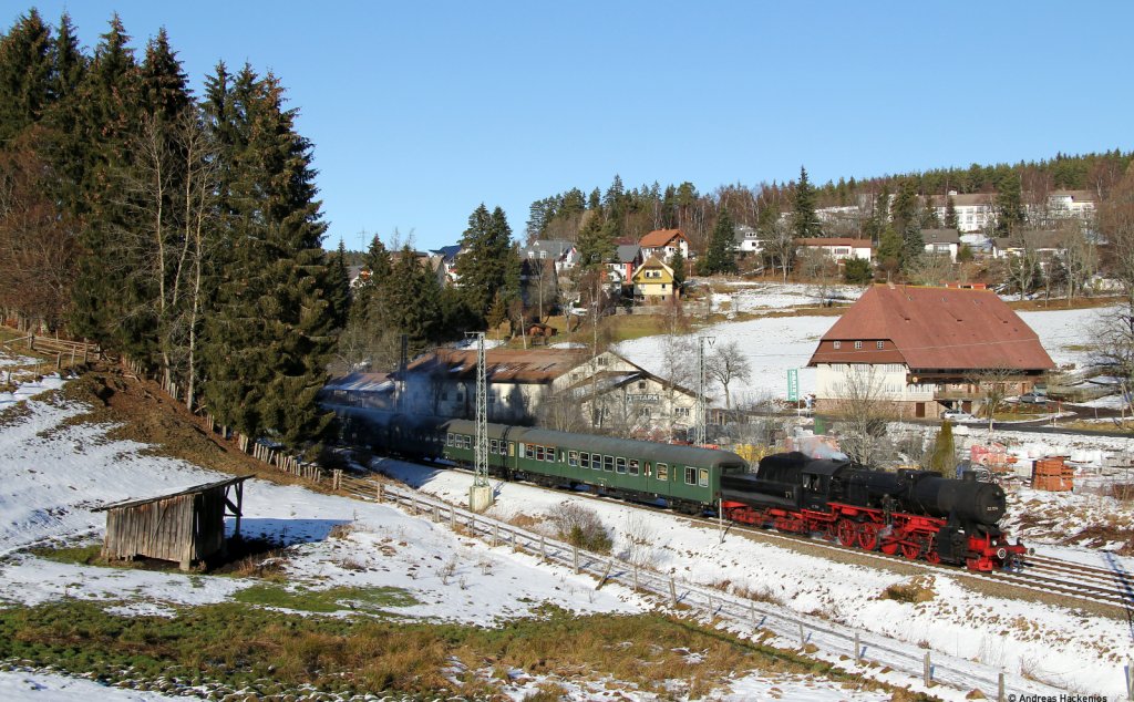 52 7596 mit dem DPE 69440 (Triberg-St.Georgen(Schwarzw) bei St.Georgen 27.12.11