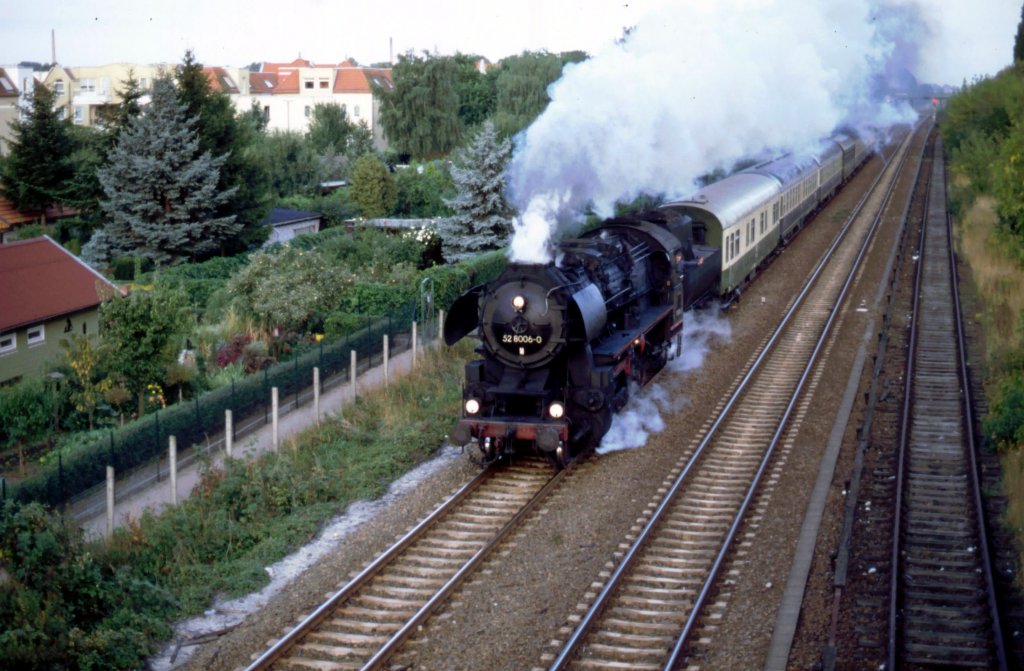 52 8006-0 Berlin-Staaken Sept. 1991, morgens mit dem Gurkenzug