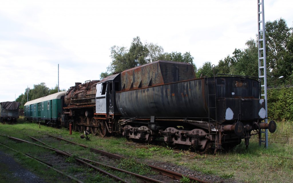 52 8023 am 04.09.2010 im ehemaligen BW Falkenberg oberer Bahnhof. Die Sammlung war dieses Jahr leider nur an diesem einem Wochenende zugnglich. 

