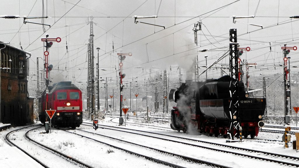 52 8029 und zwei Ludmillas an einem kalten Wintermorgen am 13.12.2008 im Hbf Chemnitz 