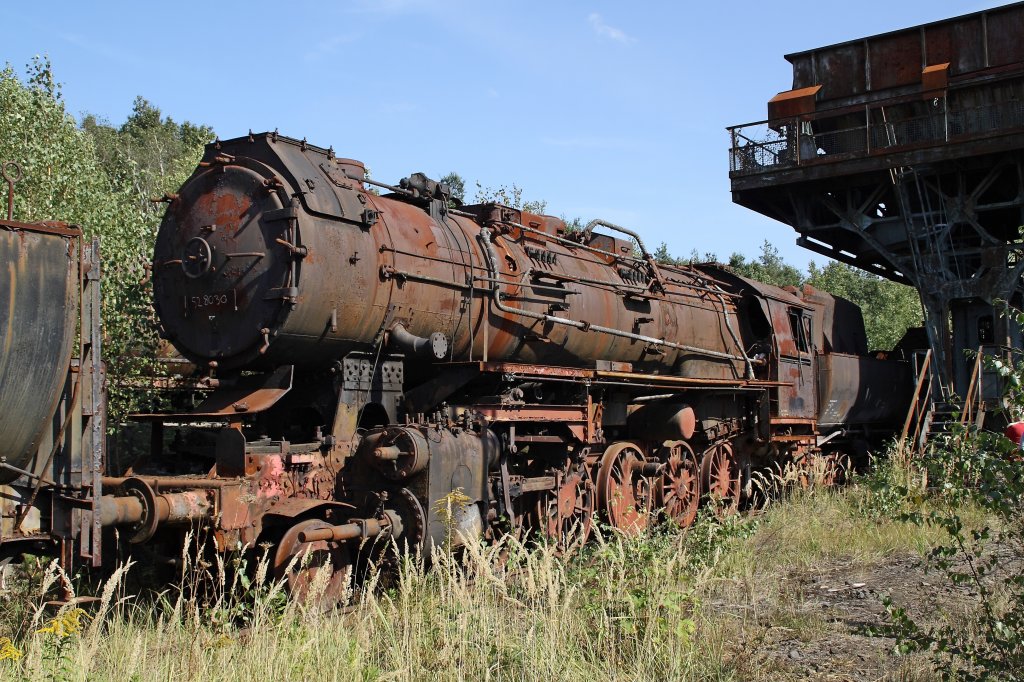 52 8030 am 16.09.2012 im Bw Falkenberg Oberer Bahnhof. Das Gelnde dient nur zur Aufbewahrung von Fahrzeugen und ist nur an wenigen Tagen im Jahr zugnglich. 

