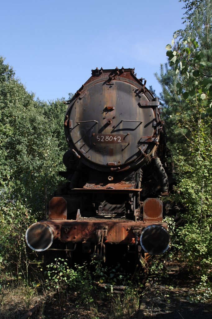 52 8042 am 16.09.2012 im Bw Falkenberg Oberer Bahnhof. Das Gelnde dient nur zur Aufbewahrung von Fahrzeugen und ist nur an wenigen Tagen im Jahr zugnglich.
