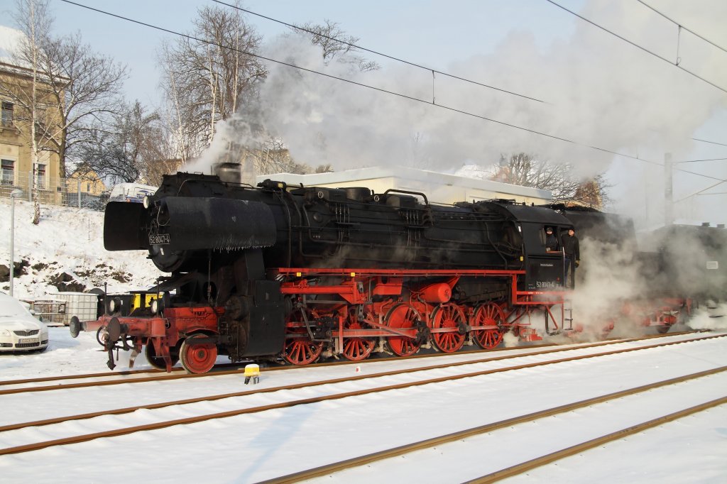 52 8047 aus Nossen hier im Bahnhof Stollberg/Erz. am 19.12.09 bei Temperaturen von unter -15C.