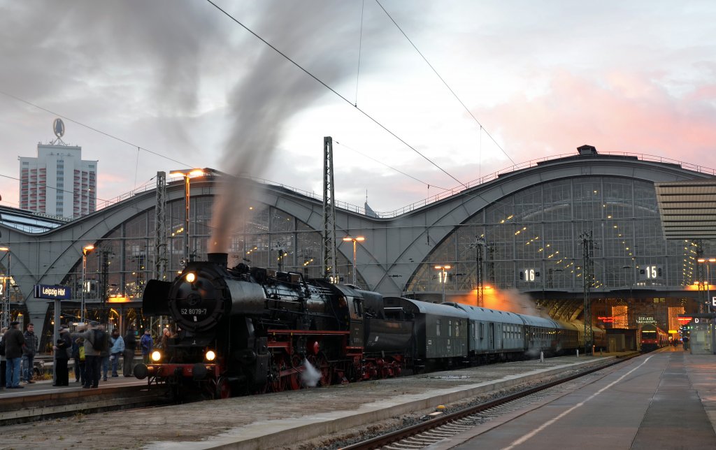 52 8079 stand am Morgen des 01.12.12 mit dem Sonderzug aus Chemnitz im Leipziger Hbf um diesen nach Freiberg zu verlassen.