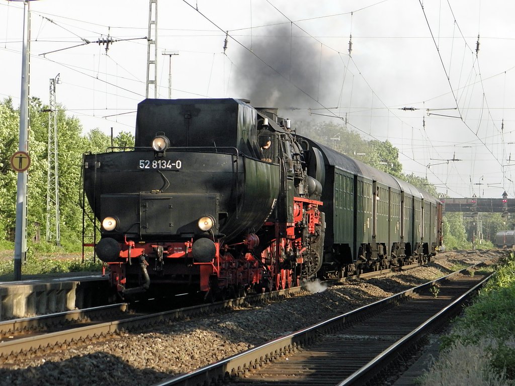 52 8134-0 von den Eisenbahnfreunde Betzdorf in Beuel am 14.05.2011
