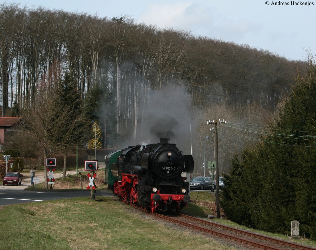 52 8134-0 mit dem P 204 (Gerolstein-Ulmen) in Dockweiler 2.4.10