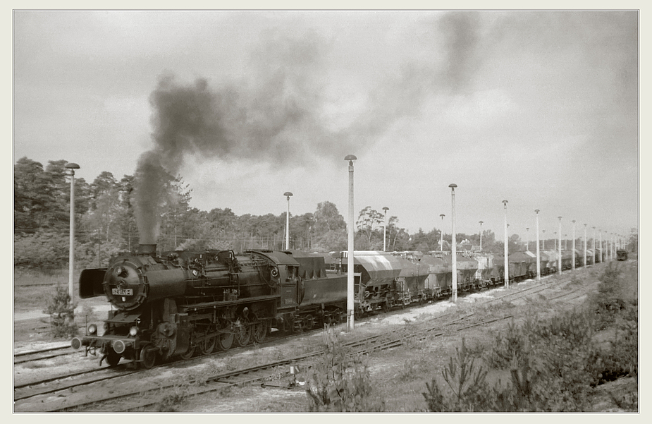 52 8149 im Anschlussbahnhof der Kies- und Sandwerke Haida. Aufnahme 1984