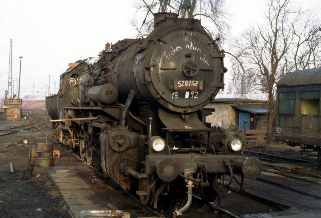 52 8152-2 Bw Berlin-Schneweide Anfang Jan. 1992, Heizlok mit Neujahrswnschen