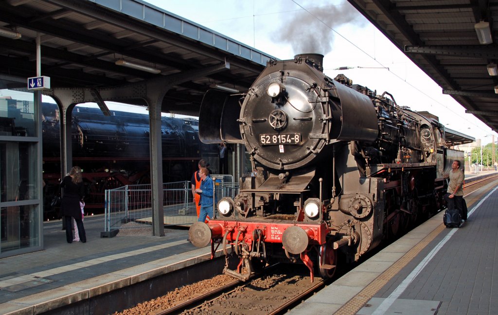 52 8154 steht am 29.05.10 im Bahnhof Weimar, nach kurzem Aufenthalt ging es wieder zurck ins Bw.