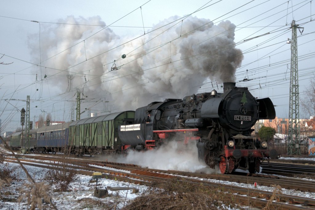 52 8168 am 09.12.12 bei der Ausfahrt Mnchen Sd