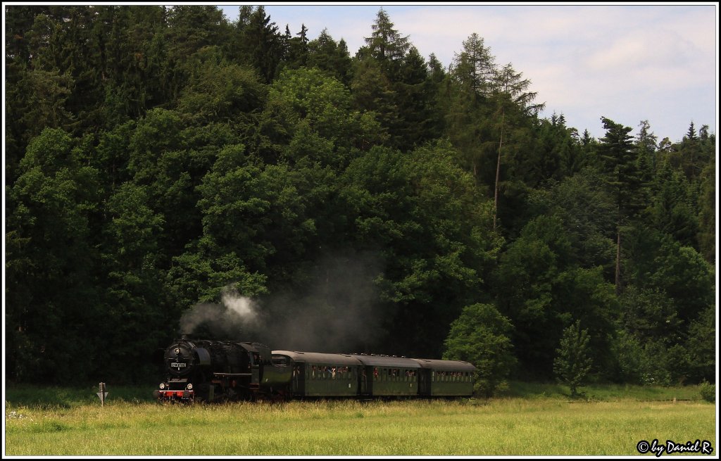 52 8168 mit einer der ersten Pendelfahrten des Tages auf dem Weg von Neuhausen (b. Landshut) nach Landshut Hbf. (05.06.2011, Altdorf) 
Gru an Martin, mit ich eine lustige aber auch anstrengende Fototour erleben durfte. 