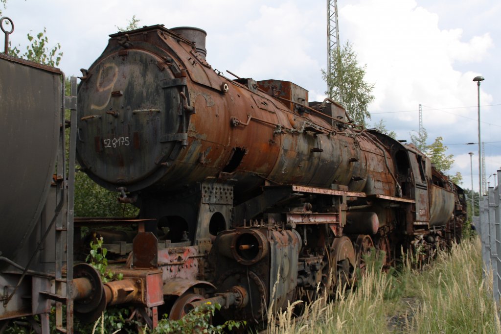 52 8175 am 04.09.2010 im ehemaligen BW Falkenberg oberer Bahnhof. Die Sammlung war dieses Jahr leider nur an diesem einem Wochenende zugnglich.

