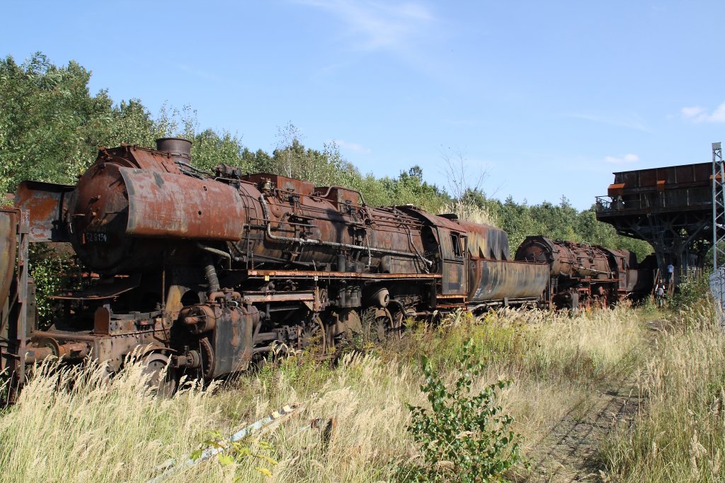 52 8184 am 16.09.2012 im Bw Falkenberg Oberer Bahnhof. Das Gelnde dient nur zur Aufbewahrung von Fahrzeugen und ist nur an wenigen Tagen im Jahr zugnglich. 

