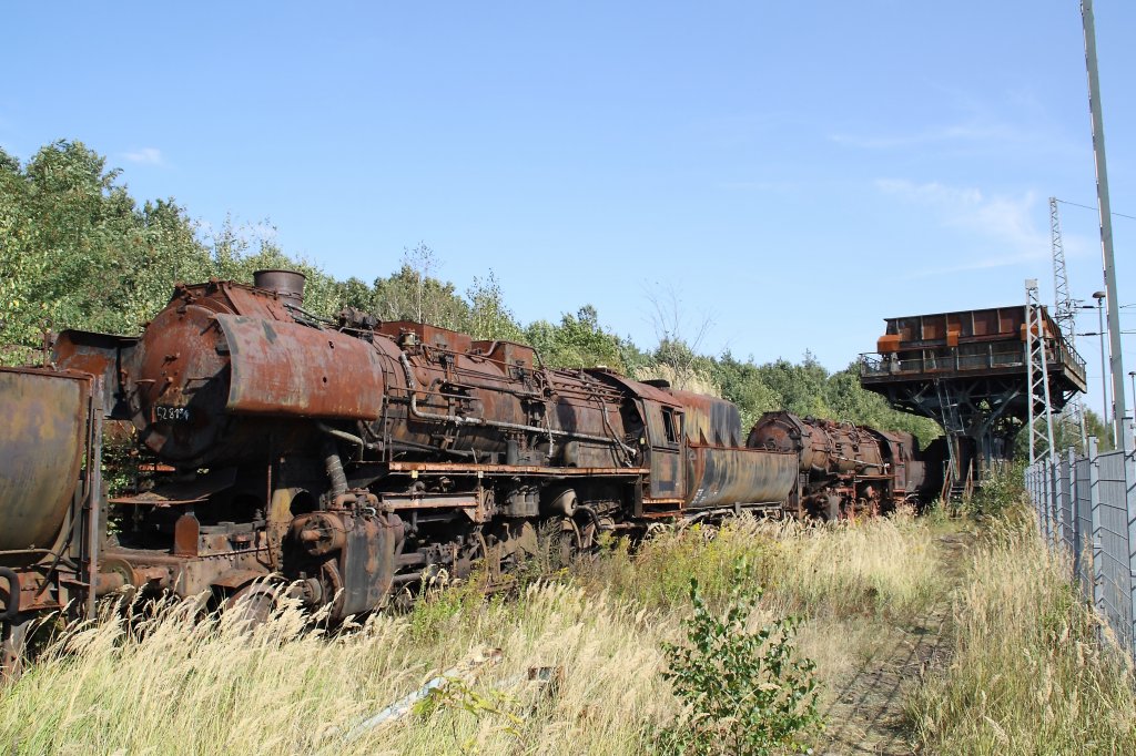 52 8194 am 16.09.2012 im Bw Falkenberg Oberer Bahnhof. Das Gelnde dient nur zur Aufbewahrung von Fahrzeugen und ist nur an wenigen Tagen im Jahr zugnglich.

