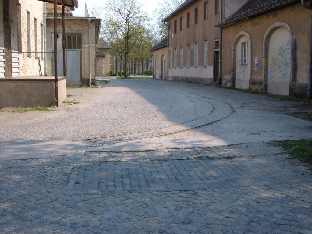 5/2005 Berlin Buch. Reste der Hobrechtsfelder Wirtschaftsbahn auf dem Klinikum Teil IV, heute Helios Kliniken