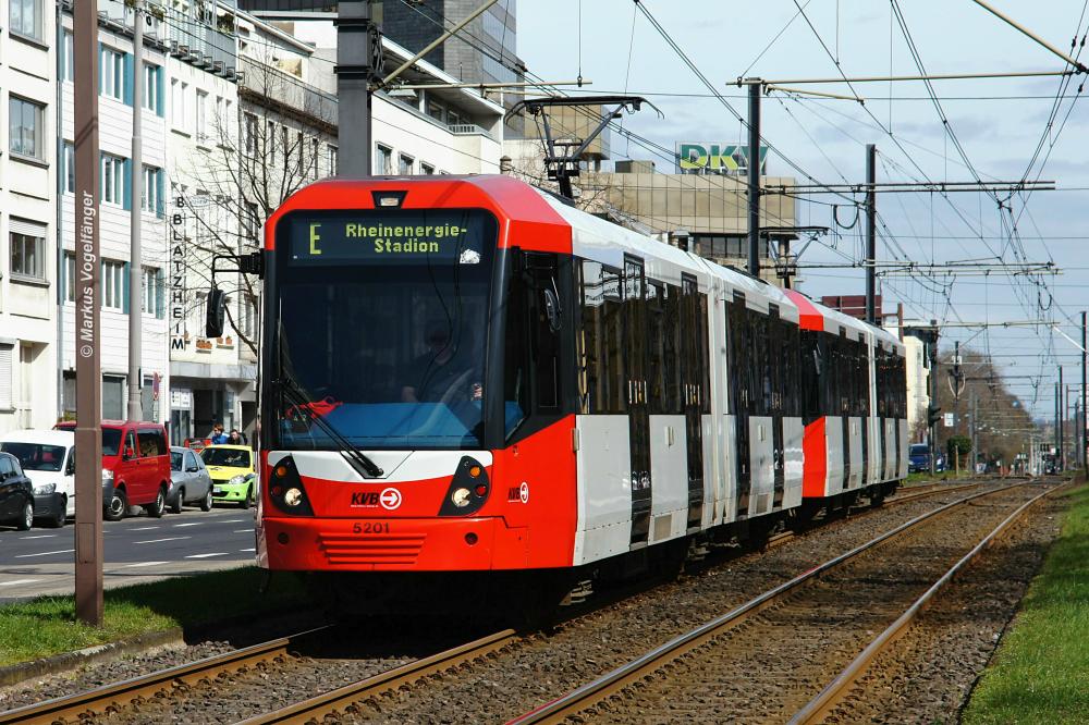 5201 auf der Aachener Strae auf Hhe des Maarweges im Stadionverkehr am 14.04.2013
