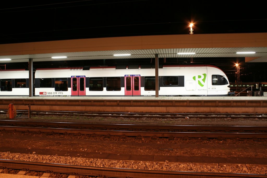 521 001-1 war am frhen Morgen des 29.06.13 in einem nrdlichen Stumpfgleis vom  Badischen  (Basel Bad. Bf) abgestellt.