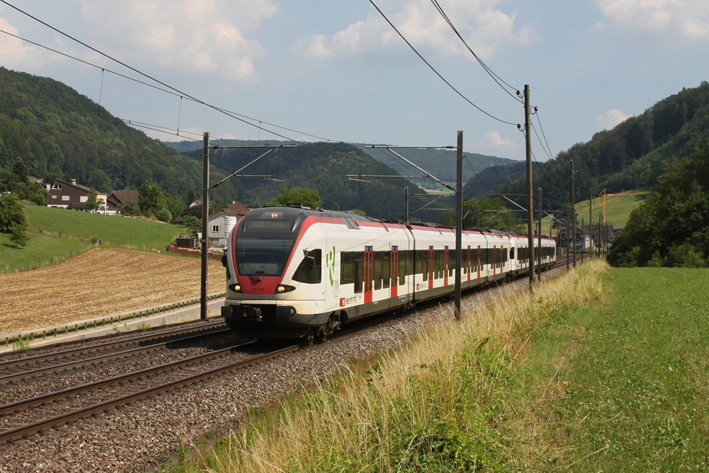 521 029 am 28.06.2011 bei Tecknau.