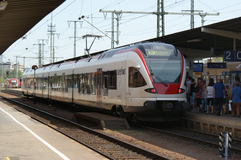 521 206  Seehas  mit R nach Konstanz in Singen am 03.09.2011