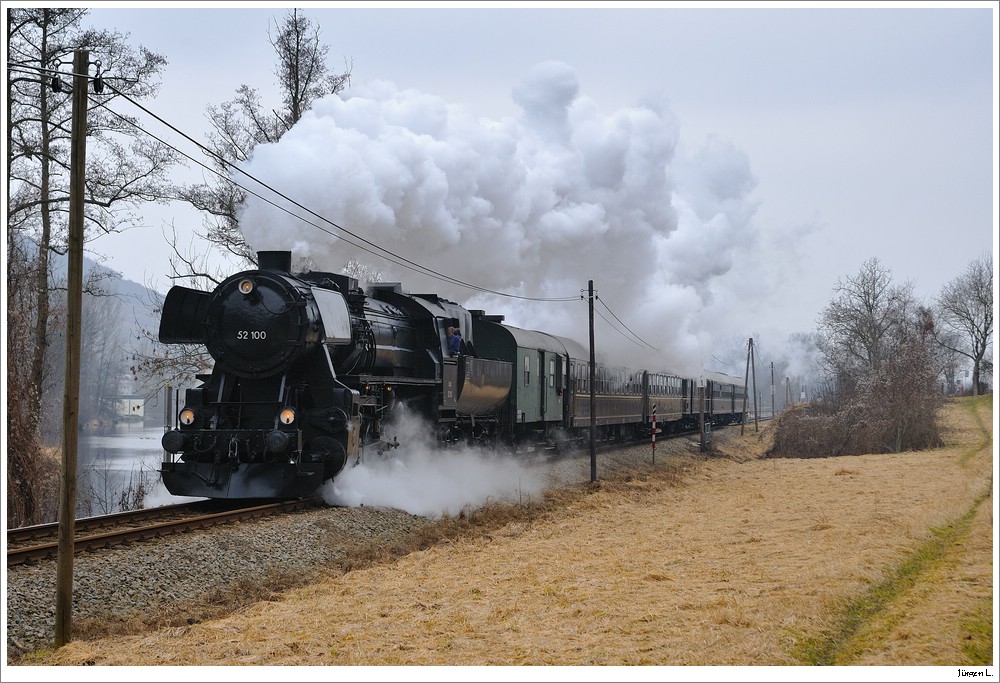 52.100 mit dem SDZ R17074 von Wien/Heiligenstadt nach Sigmundsherberg; hier in der Pampa zw. Zbling und Schnberg a.K.; 20.2.2011