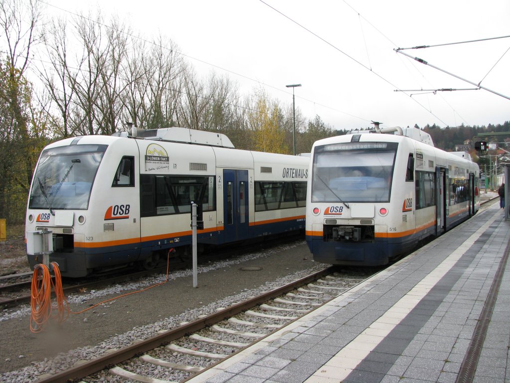 523 und 516 der OSB in HBf Freudenstadt am 4.November 2009