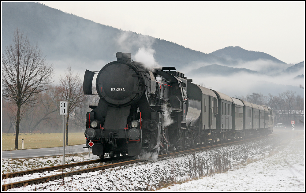 52.4984 am Zugschluss des SR 14090 (Gt - Woe), aufgenommen am 24.12.2012 zwischen Gutenstein und Pernitz. An der Zugspitze befindet sich 2143 040-0. 

>> www.lokteam.at <<