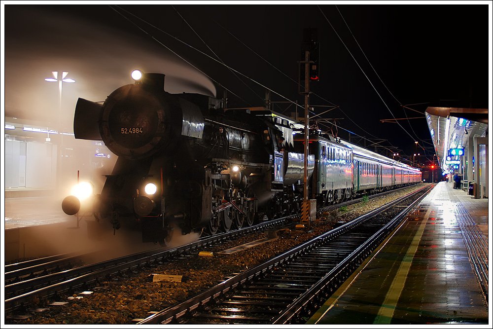 52.4984 bei der Rckfahrt vom Mrzer Christkindlmarkt in Mrzzuschlag als R 16654 beim Halt in Wien Meidling am 8.12.2009.
