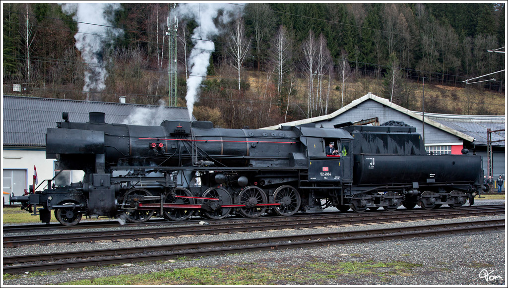 52.4984 Eberhard beim Wassernehmen in Mrzzuschlag.
http://www.lokteam.at/ 
6.1.2012