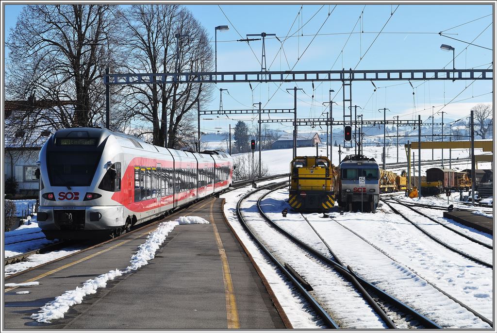 526 014-3 als S13 nach Einsiedeln in Samstagern. (19.02.2013)