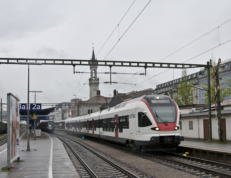526 651-5 als SBB79838 (Konstanz - Engen) am 2. Mai 2010 bei der Ausfahrt aus Konstanz.