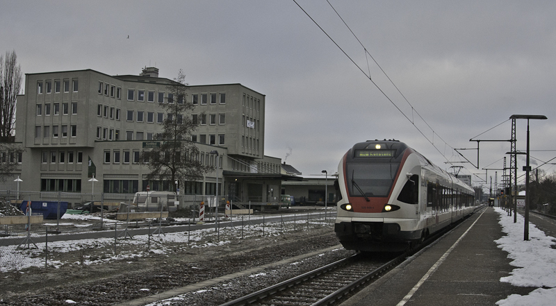 526 656-4 am 3. Januar 2011 als SBB87667 (Engen - Konstanz) in Konstanz Petershausen.