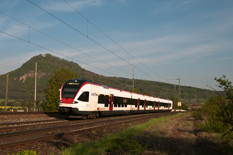 526 659-8 am 23. April 2011 als SBB87733 (Engen - Konstanz) bei der Ausfahrt aus Welschingen-Neuhausen.