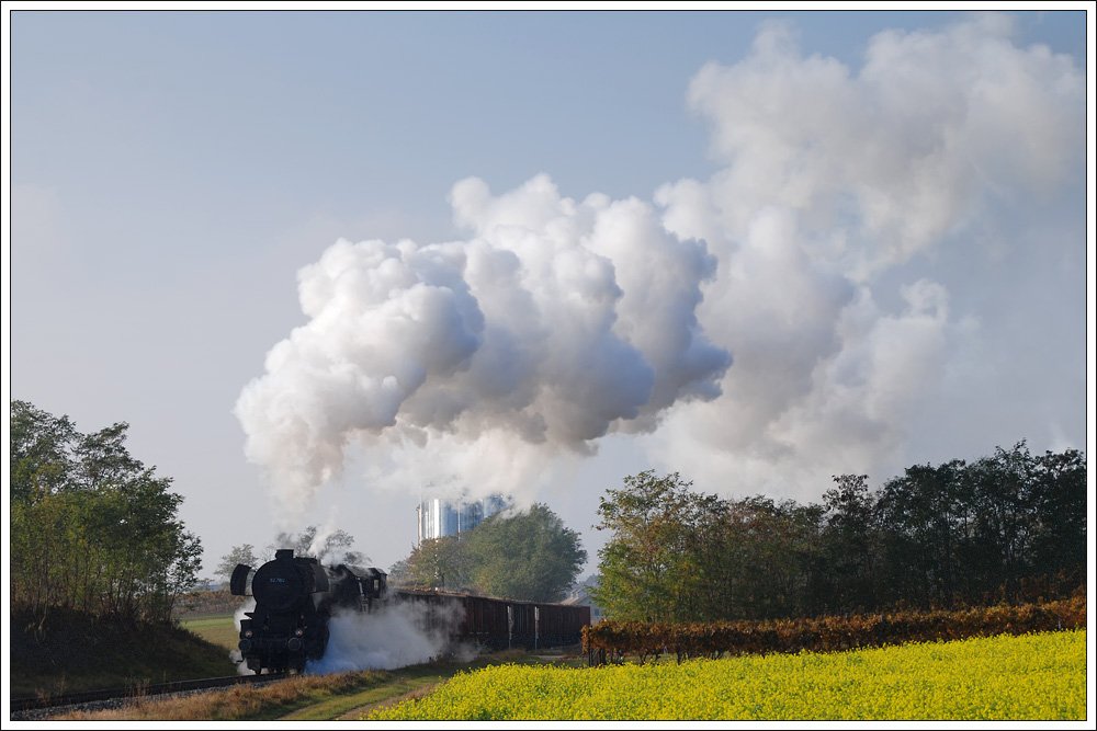 52.7612 mit dem Planrbenzug VG 75013 von Mistelbach nach Hohenau am 31.10.2009 kurz nach Dobermannsdorf.