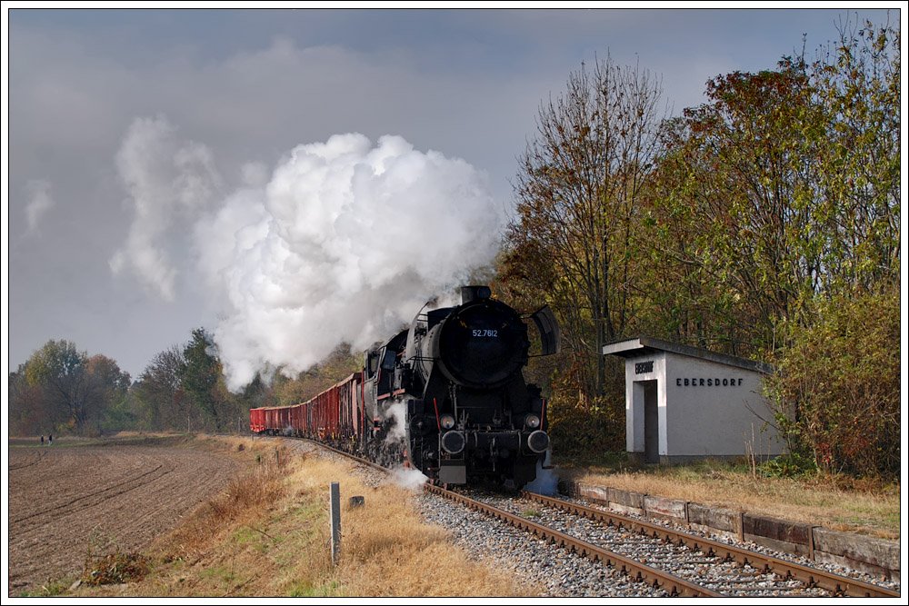 52.7612 mit dem Planr�benzug VG 75013 von Mistelbach nach Hohenau am 31.10.2009 bei der Durchfahrt in Ebersdorf.