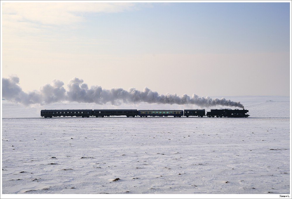 52.7612 mit dem SDZ R 16102. Hier mitten im Outback von Naglern, 23.1.2010.