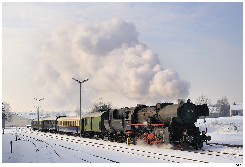 52.7612 mit dem SDZ R 16102. Hier bei der Einfahrt in Ernstbrunn, 23.1.2010.