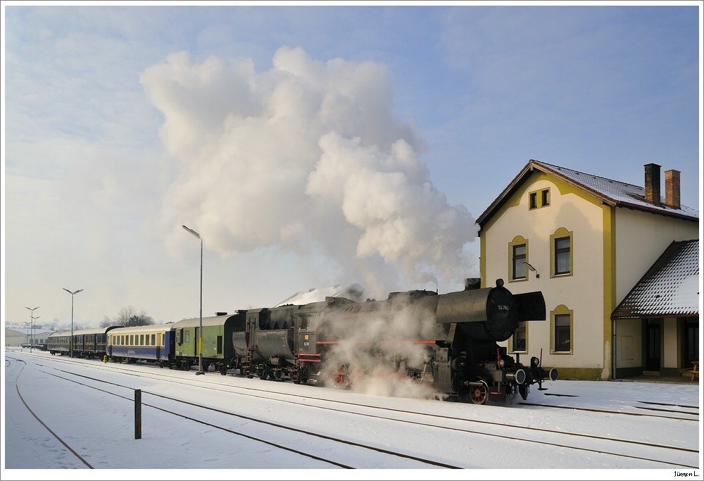 52.7612 mit dem SDZ R 16102 bei der Ankunft in Ernstbrunn, 23.1.2010.