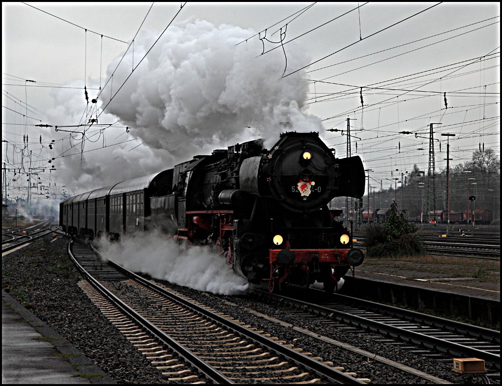 52er der Eisenbahnfreunde Betzdorf mit dem Weihnachtsmarktzug von Siegen nach Mnster(Westf). (12.12.2009)