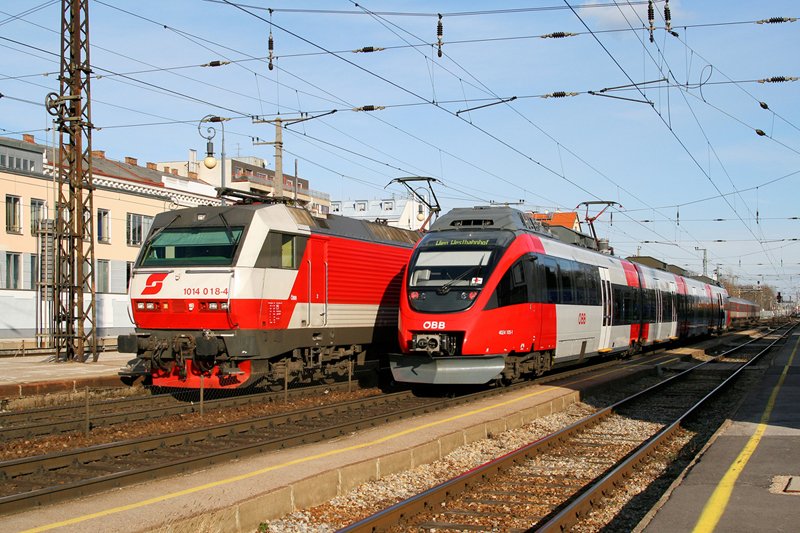 5.3.08 Ein Bild wofr ich mich noch immer in den A...llerwertesten beien knnte. Wenn man in die falsche Richtung schaut und nicht damit rechnet, dass der IC nach Kosice gleich vorbeikommen sollte kommt dann soetwas heraus. Hier begegnet die 1014 018 mit dem IC 403  Gerlach  von Wien Westbahnhof nach Kosice dem 4024 105 als S50 von Tullnerbach Pressbaum nach Wien West.