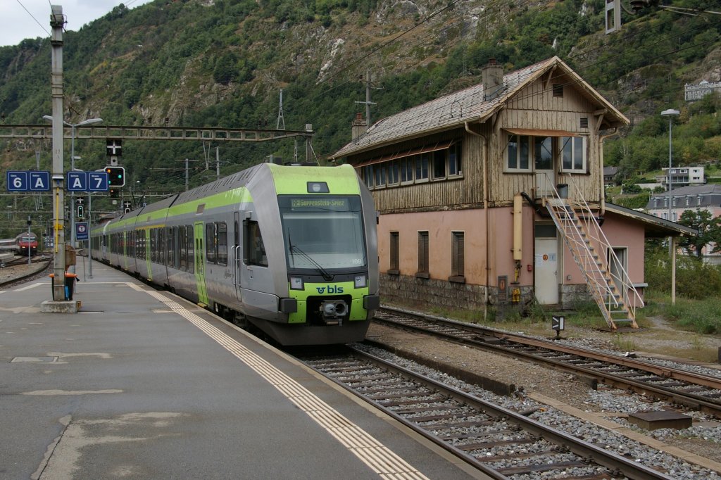 535 109 und 112 verlassen am 14.08.2010 als RX  Ltschberger  nach Spiez den Bahnhof Brig.