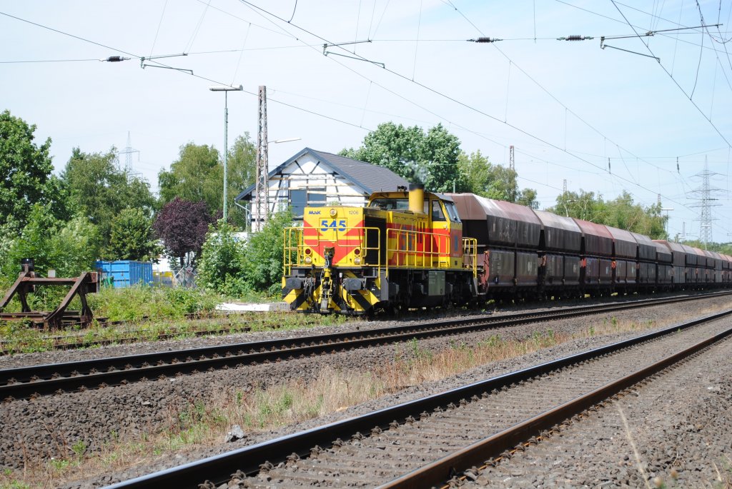 545 (G 1206) von Eisenbahn & Hfen zieht am 20. Juli 2010 einen Gterzug durch Ratingen-Lintorf.