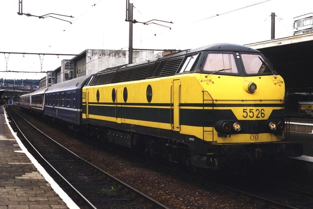 5526 auf Bahnhof Lige Guillemins am 14-07-1998. Bild und scan: Date Jan de Vries.