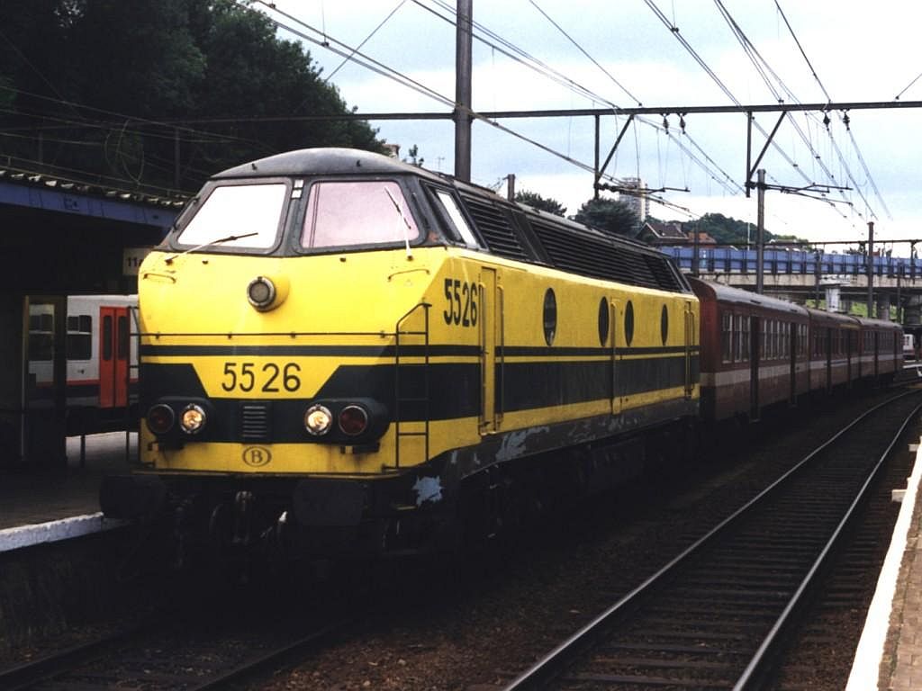 5526 mit IR 2288 Lige Guillemins-Gouvy auf Bahnhof Lige Guillemins am 14-07-1998. Bild und scan: Date Jan de Vries.