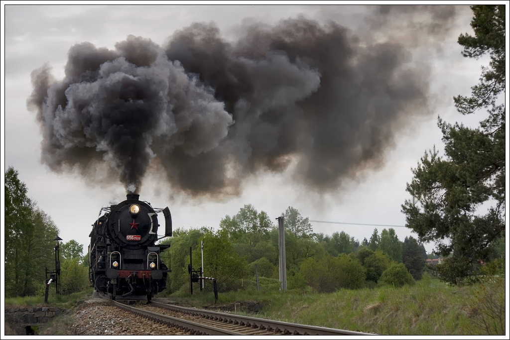 556 0506 mit unserem Fotozug von Vesel� nad Luznic� nach Cesk� Velenice am 14.5.2011 zwischen Suchdol nad Lu�nic� (deutsch Suchenthal, auch Suchental) und Nov� Ves nad Lu�nic� aufgenommen.


