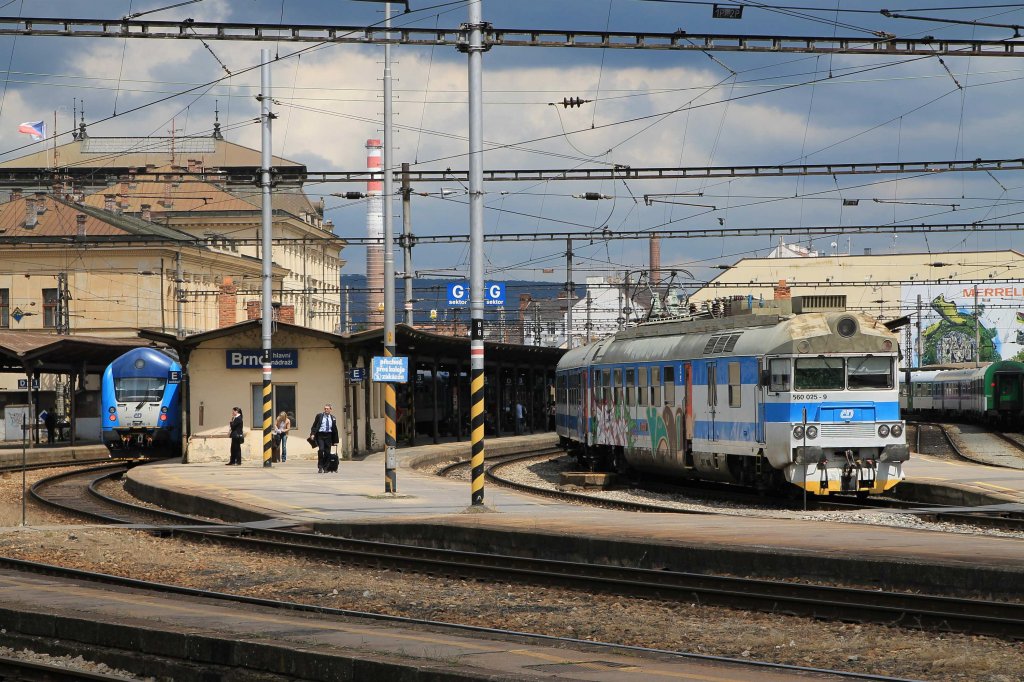560 025-9 mit Os 4013 Rjec-Jestřeb-Sokolnice-Telnice auf Bahnhof Brno Hlavn Ndra am 29-5-2013.