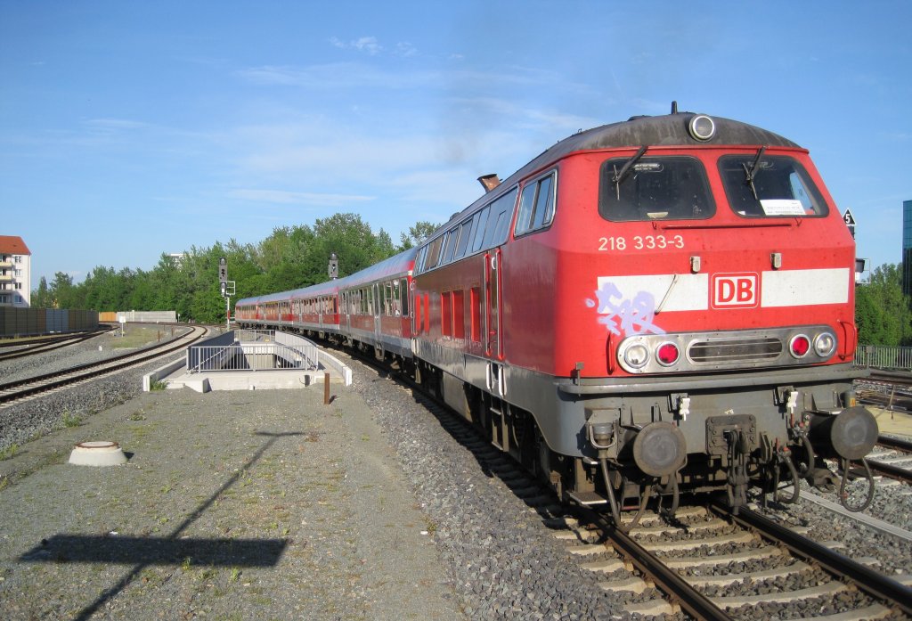 5.6.2010 18:54 DB AG Baureihe 218 333-3 schiebt RE 16 von Hof (Saale) nach Reichenbach (Vogtland) aus Plauen (Vogtland) Oberer Bahnhof.