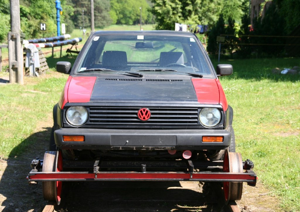 5.6.2010 Sternebeck. Leider nicht in Serie ging dieser VW Golf  Rail´n Country  obgleich unter Bahnfans gro�e Nachfrage bestand. Der Fotograf konnte sich von der Funktionst�chtigkeit des Fahrzeuges �berzeugen.